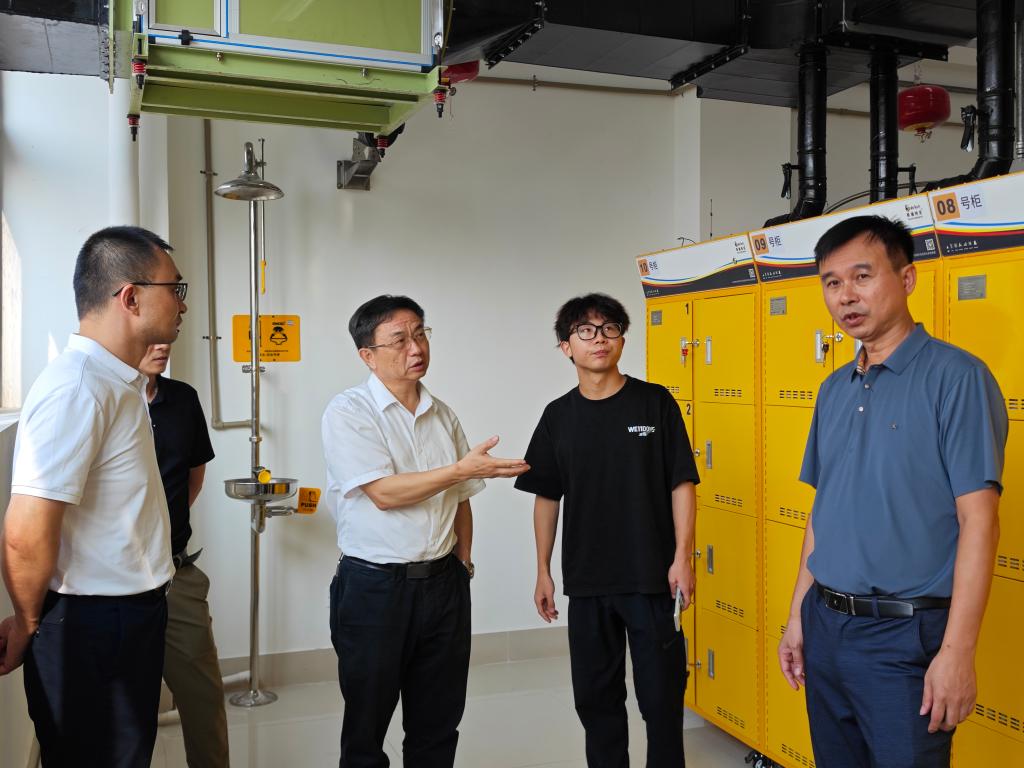 C0633ADA80E406B2393A55BC584_88D52BEC_16237