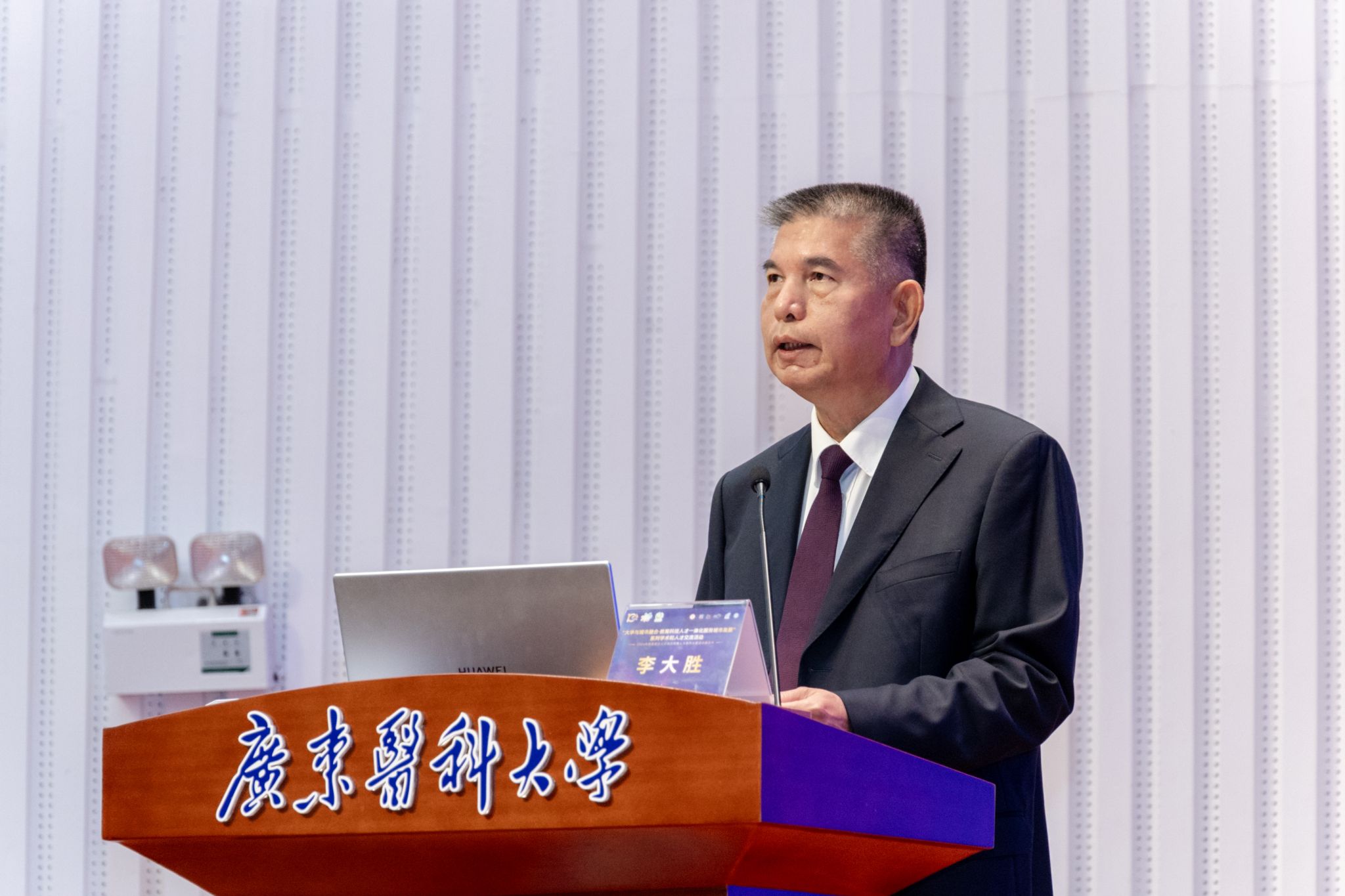 C7BE0A7471382E31053F7A267A9_3EEC15A0_397F9