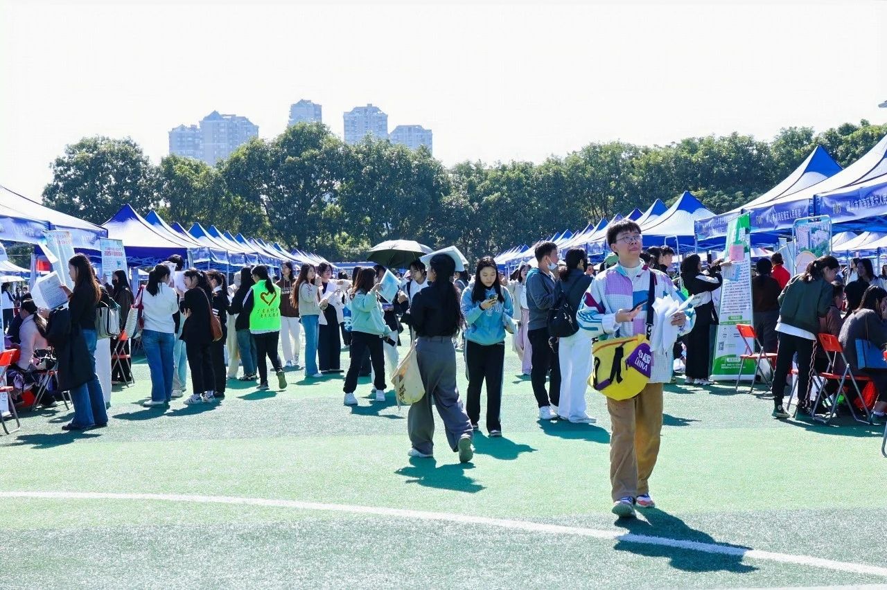 DC3F40B53F8A48412927D333336_AAAD9361_4238F DC3F40B53F8A48412927D333336_AAAD9361_4238F