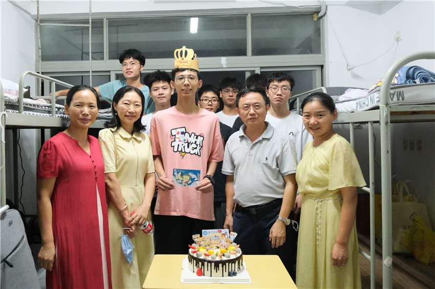 9FAA50DB3384B97DD7EDF190BF5_668188F3_25752