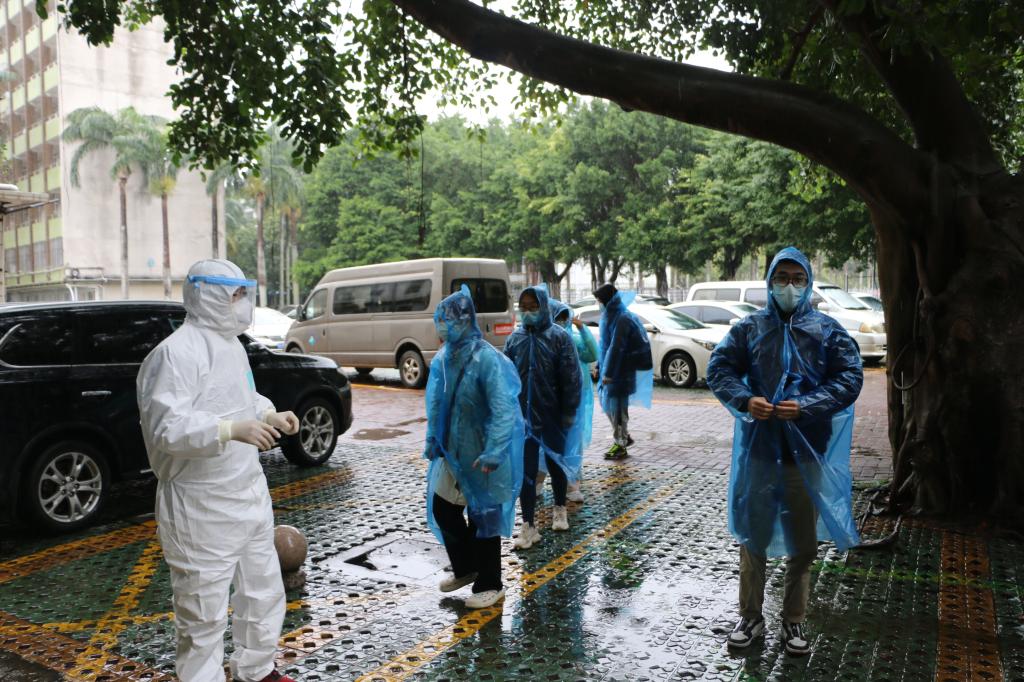 BFE0974B1234A191A0DA18D2DE7_B202DB66_24424