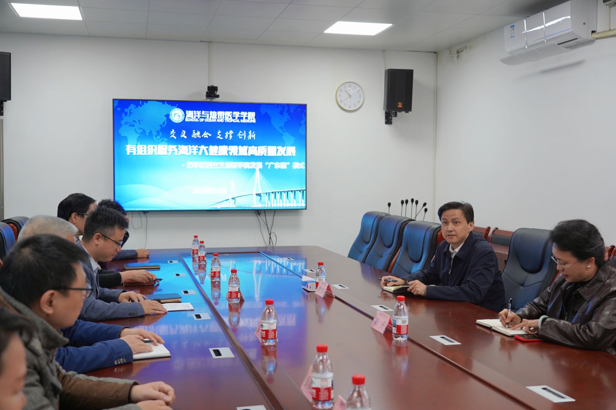 8E2442F842F3F5056665EBDE8CE_37F7F3A5_3AA40