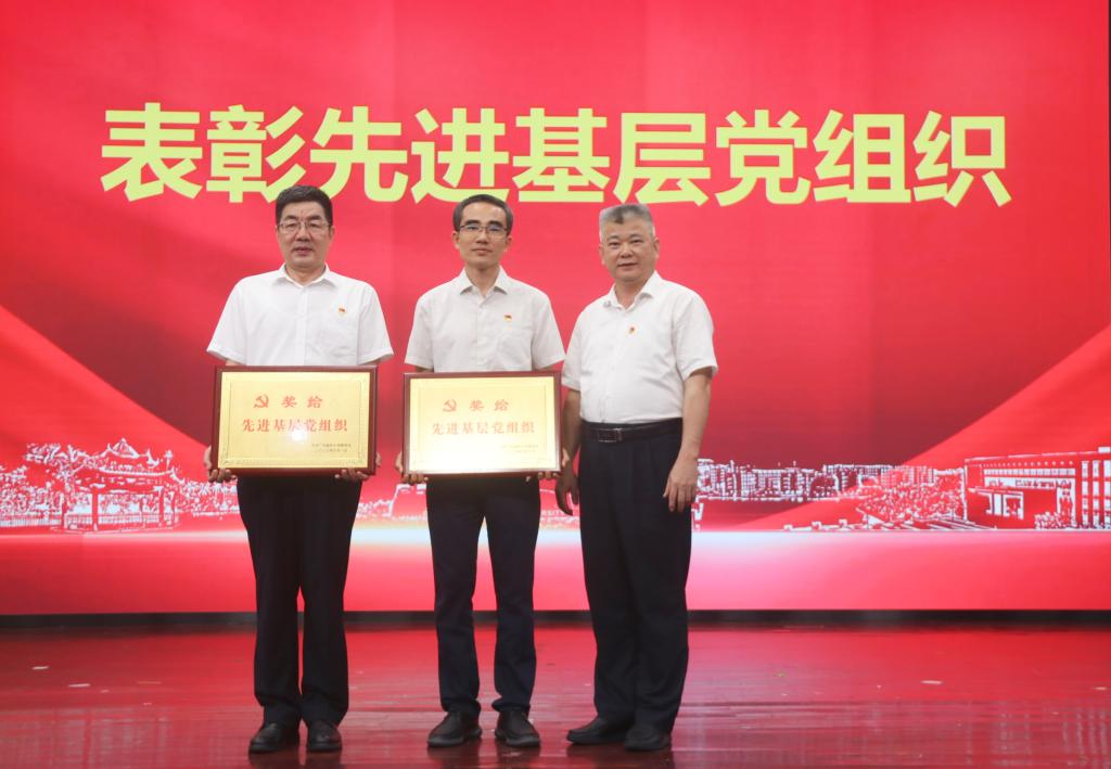 B740050E82C79EB3FD62AA51E83_6C30DFD2_124EE