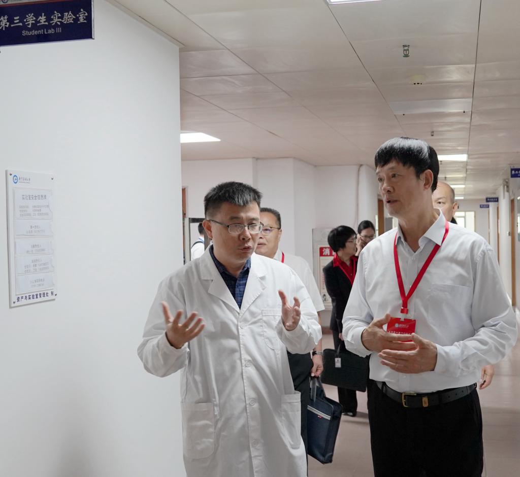 A651BD40A7BC58FEE5F4B3DDCD7_9ED77616_12B5D