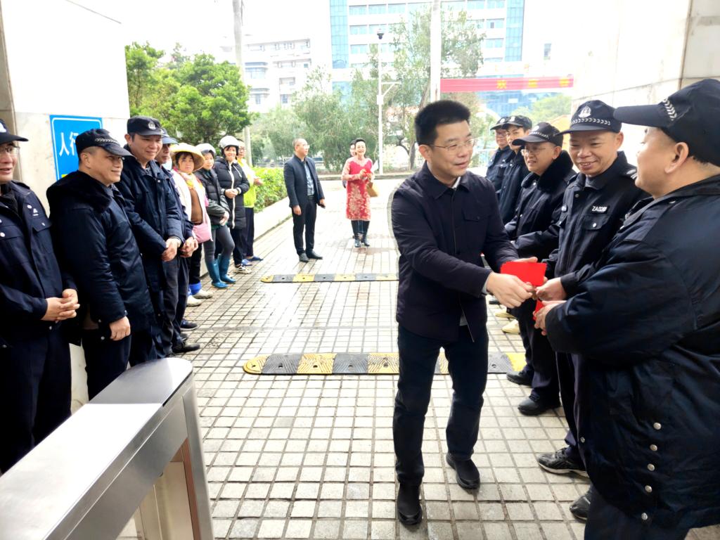 B4BC82B7183D5835D369F7ECF39_5AC3A6F8_1E704