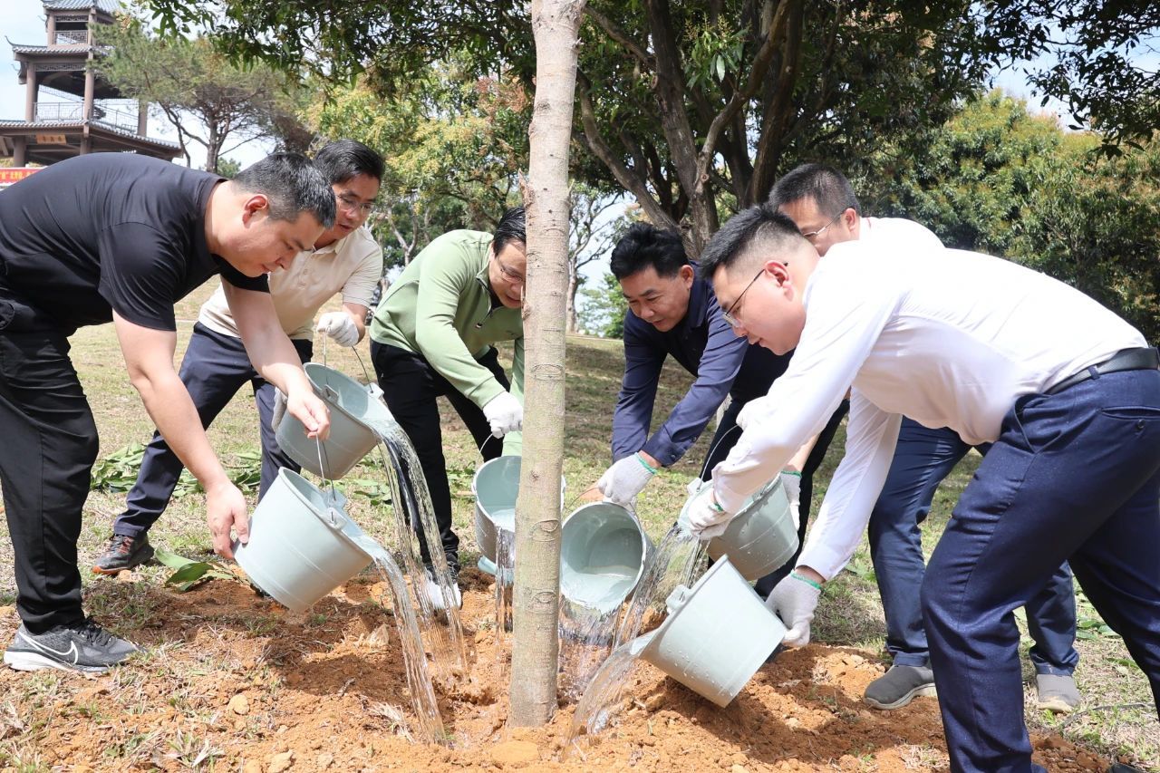 E71D7EECECD5B053D49D75DF4A2_E6490AA5_4A52C