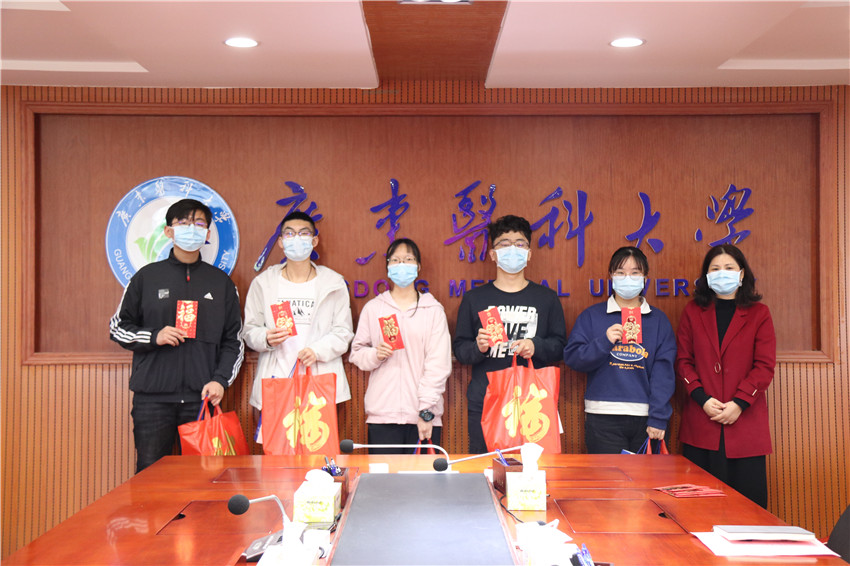 209018F0DC7B7695BE2B8C2042F_78EBC75E_2F843