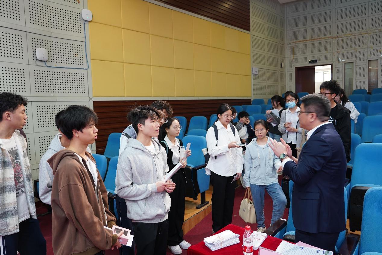 1C4E475CD2EF62E2E60E9614FD3_02439C08_2B189