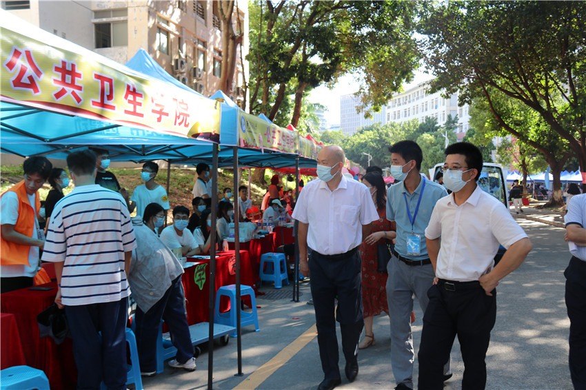 BC18E95F1697A1C7F2980F32116_8F78E9A5_437DB