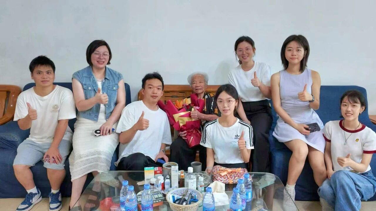 A2D825AF4484062400F7A06D945_815C3955_1ECF9