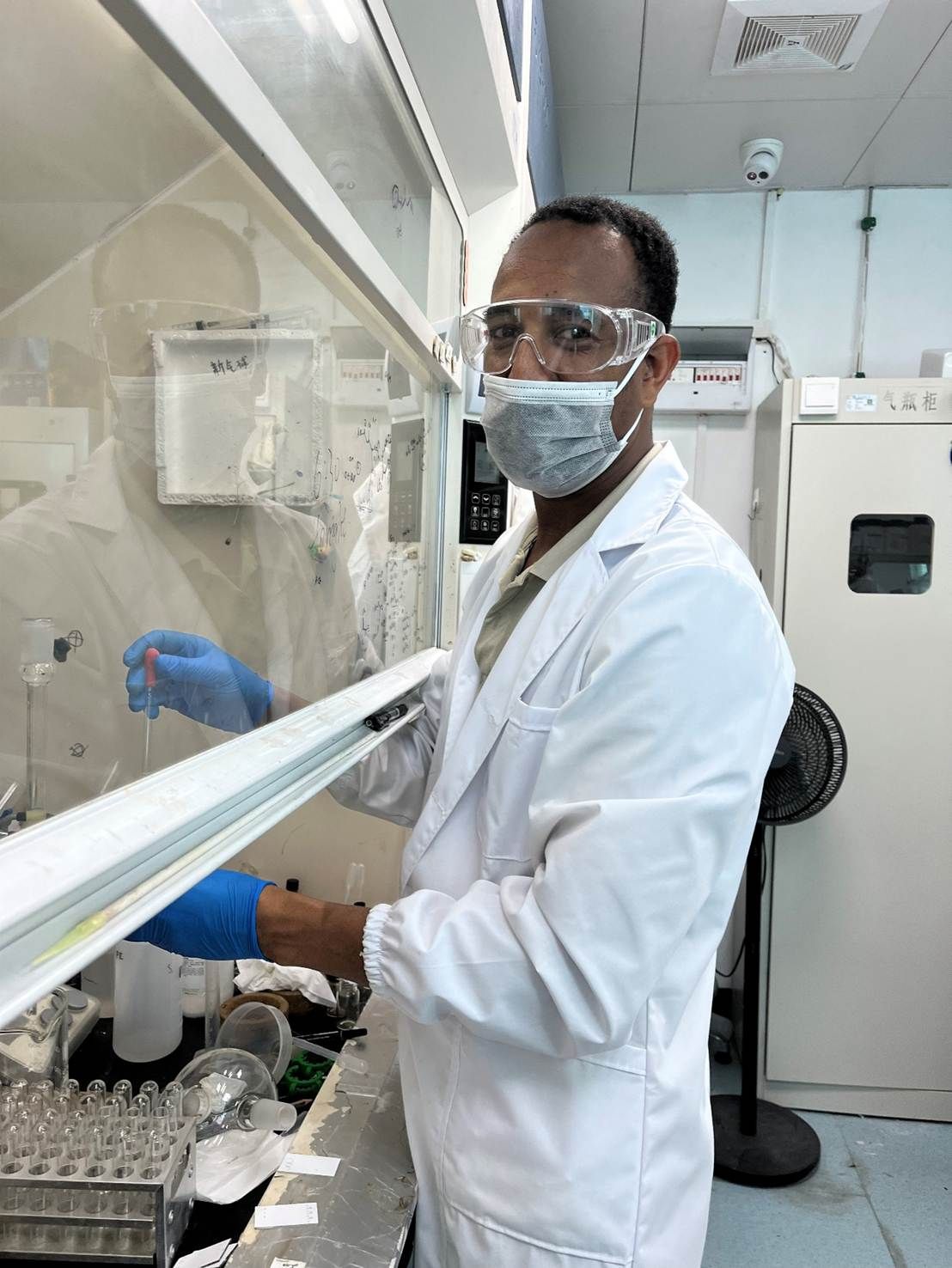 ����ɫ�·������ڳ����� AI ���������ݿ��ܲ�׼ȷ����